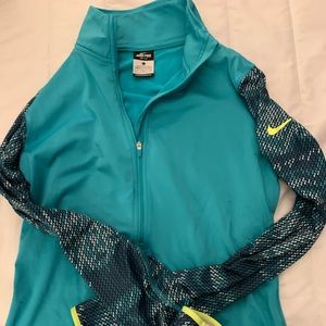 Nike Peo Women’s 2/4 Zip Pullover